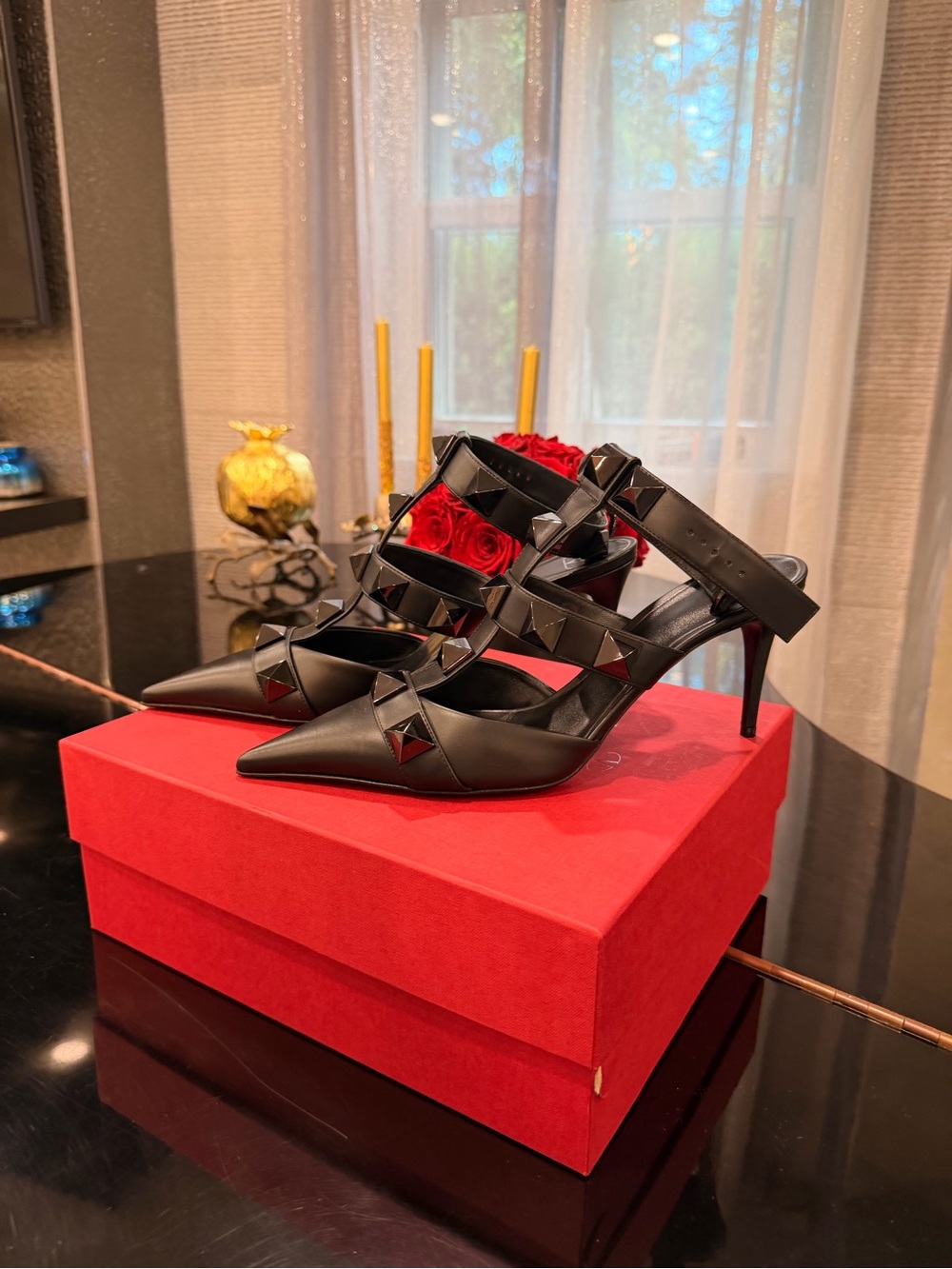 Valentino Garavani Roman Stud T-Strap Pump Size 41 - Picture 6 of 7